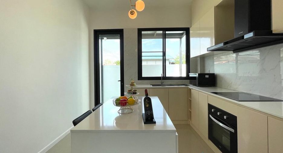 Haus zum Kauf mit 4 Zimmer in Bang Lamung, Chonburi