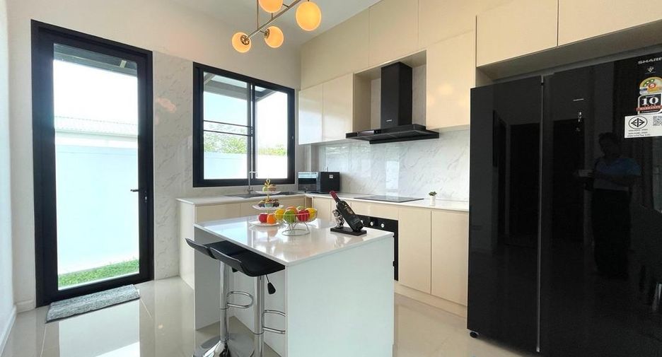 Haus zum Kauf mit 4 Zimmer in Bang Lamung, Chonburi