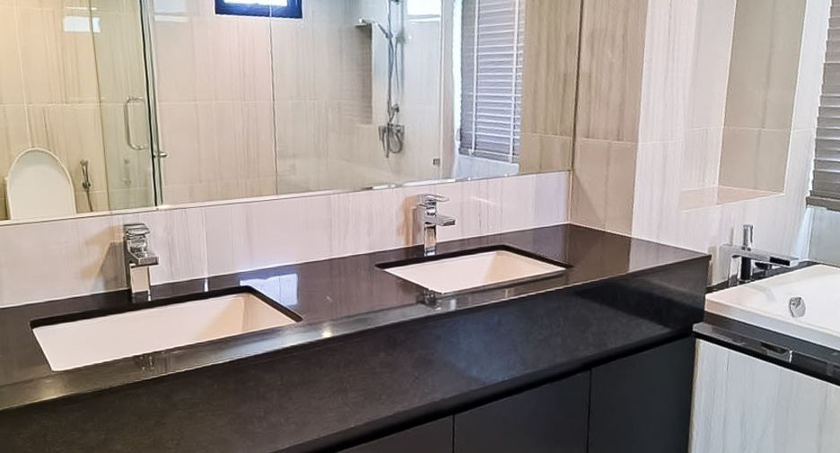 For rent 4 bedrooms house in Bang Lamung, Chonburi