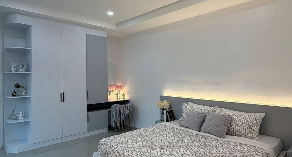 Casa adosada en venta de 3 habitaciones en Bang Lamung, Chonburi