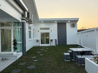 Casa adosada en venta de 3 habitaciones en Bang Lamung, Chonburi