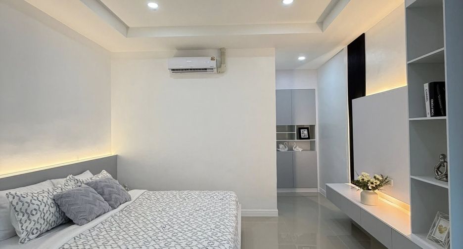 Casa adosada en venta de 3 habitaciones en Bang Lamung, Chonburi
