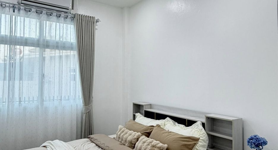 Casa adosada en venta de 3 habitaciones en Bang Lamung, Chonburi