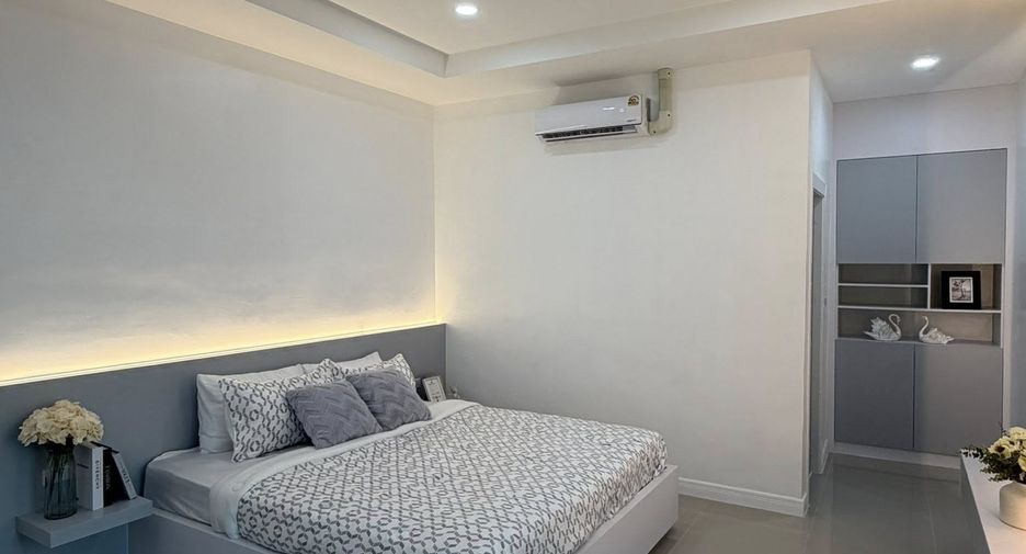 Casa adosada en venta de 3 habitaciones en Bang Lamung, Chonburi