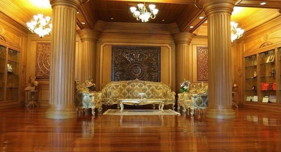 For sale 5 bedrooms house in Si Racha, Chonburi