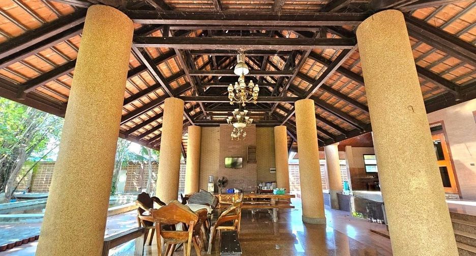For sale 5 bedrooms house in Si Racha, Chonburi