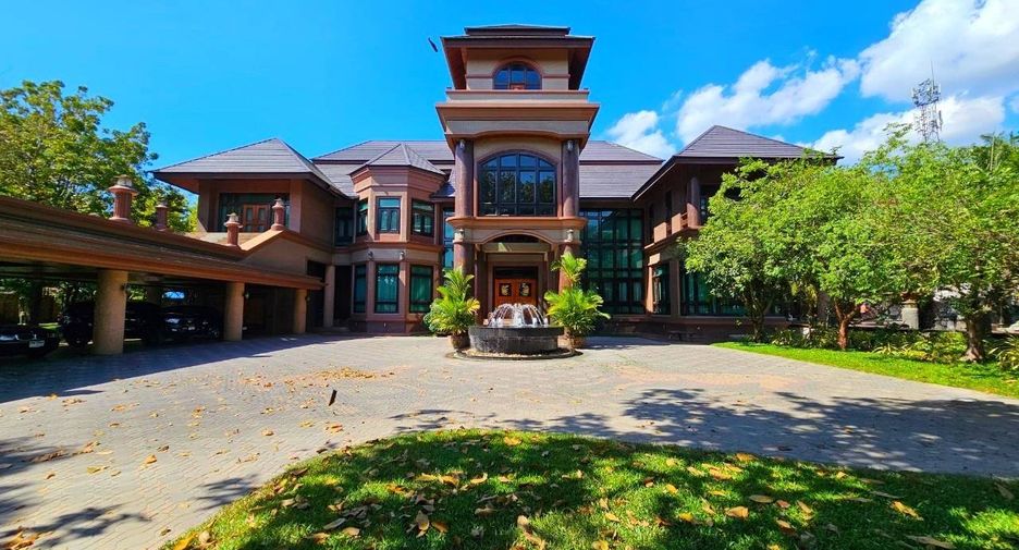 For sale 5 bedrooms house in Si Racha, Chonburi