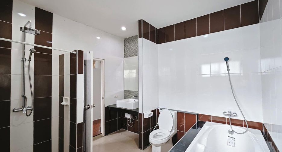 For rent 4 bedrooms house in Sattahip, Chonburi