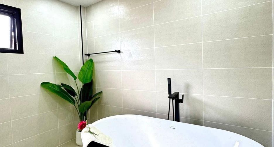 For sale 4 ベッドルーム house in Bang Lamung, Chonburi