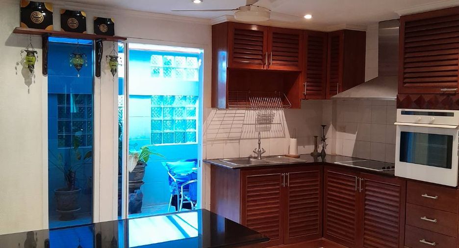 For rent 3 bedrooms townhouse in Bang Lamung, Chonburi