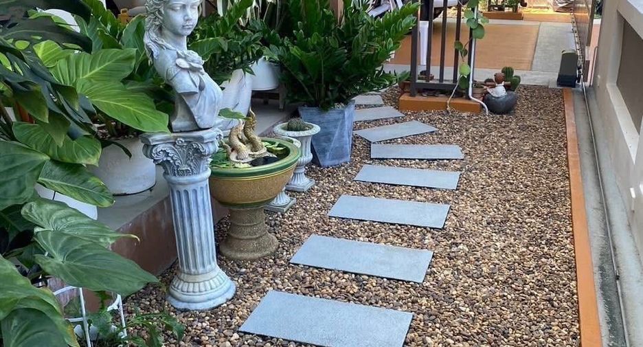 For sale 5 bedrooms house in Sattahip, Chonburi