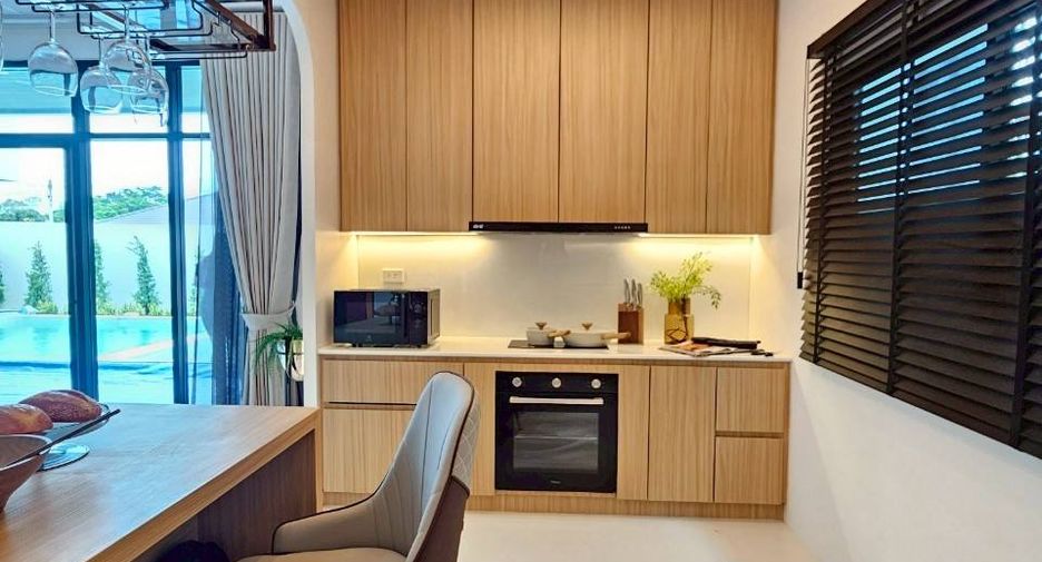 Haus zur Miete mit 5 Zimmer in Bang Lamung, Chonburi