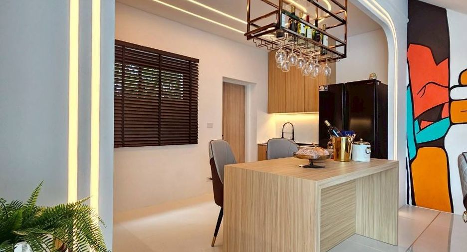 Haus zur Miete mit 5 Zimmer in Bang Lamung, Chonburi