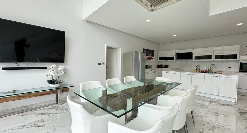 For sale 4 bedrooms house in Sattahip, Chonburi