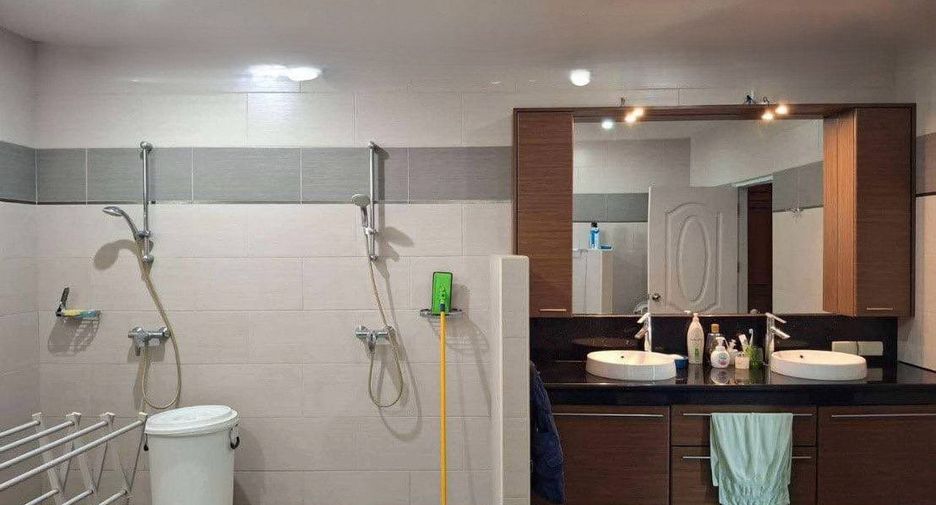 Продажа 5 спальни дом в Саттахип, Чонбури