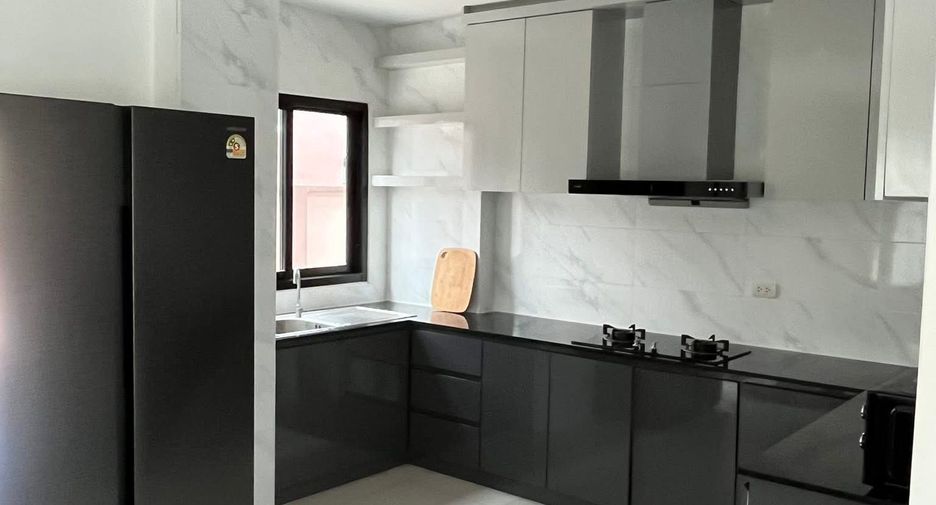 Haus zur Miete mit 4 Zimmer in Sattahip, Chonburi