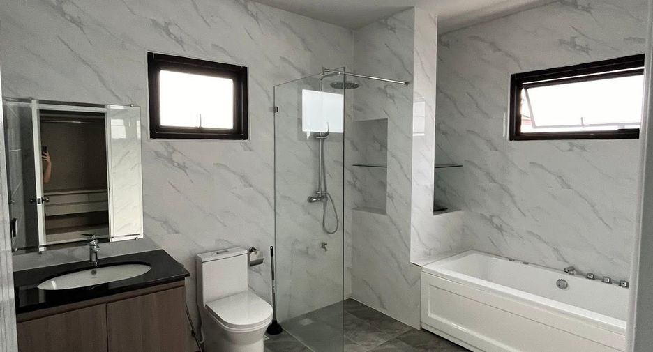 Haus zur Miete mit 4 Zimmer in Sattahip, Chonburi