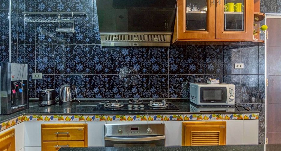 Casa en alquiler de 8 habitaciones en Bang Lamung, Chonburi