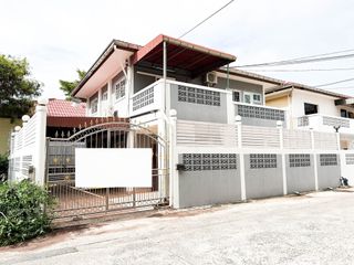 Casa en alquiler de 3 habitaciones en Bang Lamung, Chonburi