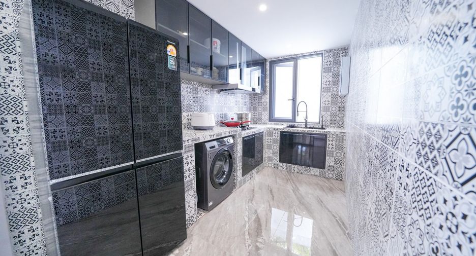 For sale 4 bedrooms house in Bang Lamung, Chonburi