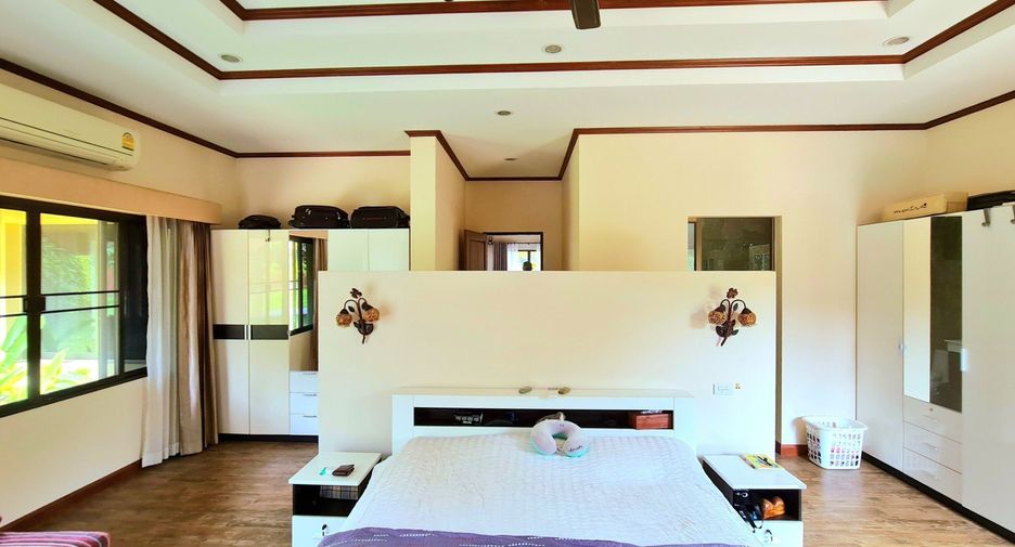For sale 6 bedrooms house in Sattahip, Chonburi