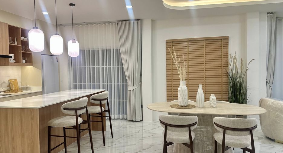 For sale 4 bedrooms house in Bang Lamung, Chonburi