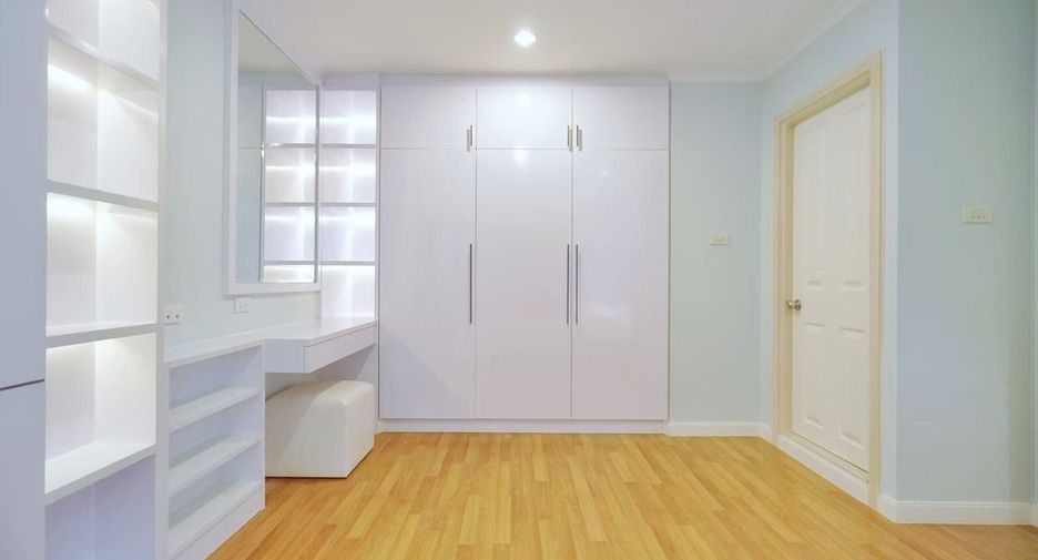For sale and for rent 2 bedrooms condo in Yan Nawa, Bangkok