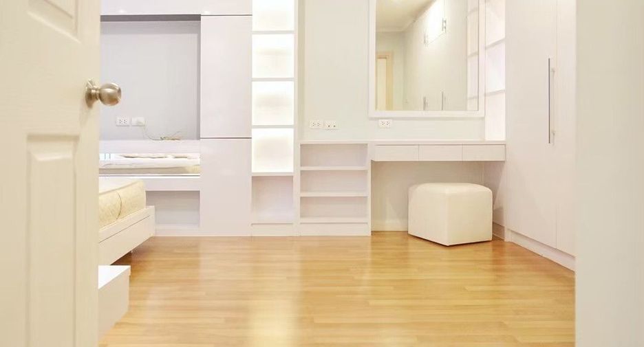For sale and for rent 2 bedrooms condo in Yan Nawa, Bangkok