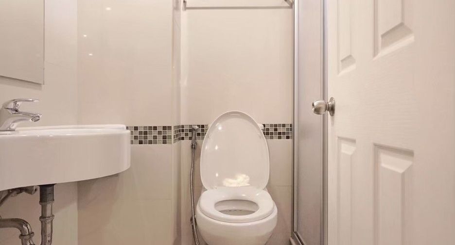 For sale and for rent 2 bedrooms condo in Yan Nawa, Bangkok