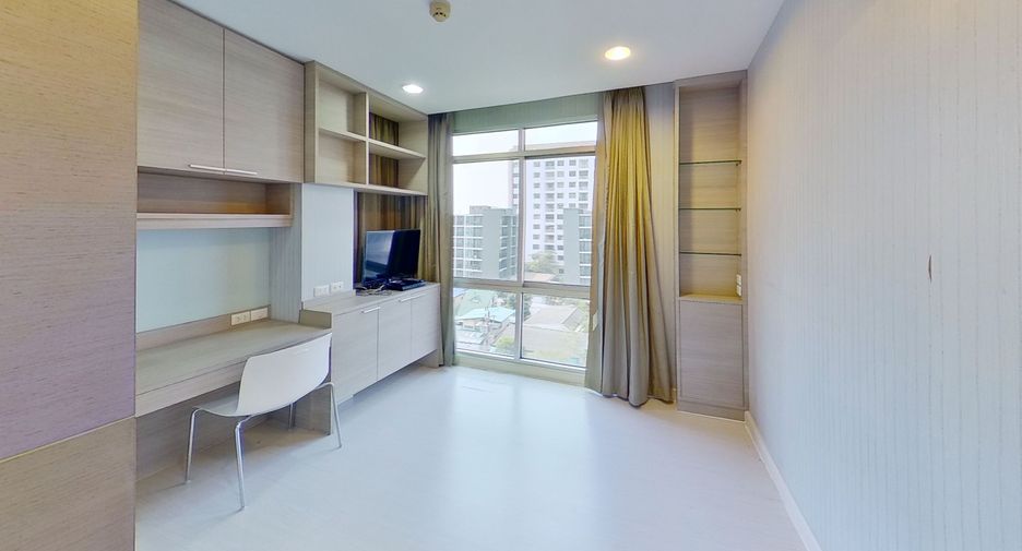 For rent 2 bedrooms condo in Phra Khanong, Bangkok