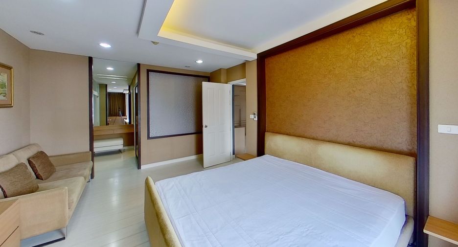 For rent 2 bedrooms condo in Phra Khanong, Bangkok
