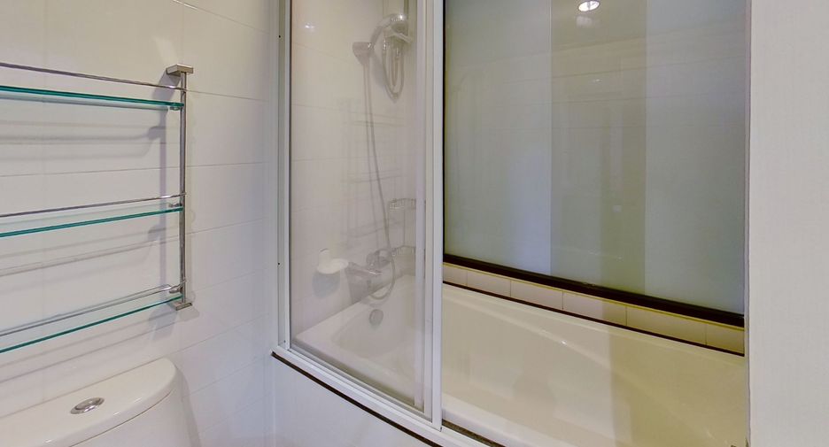 For rent 2 bedrooms condo in Phra Khanong, Bangkok