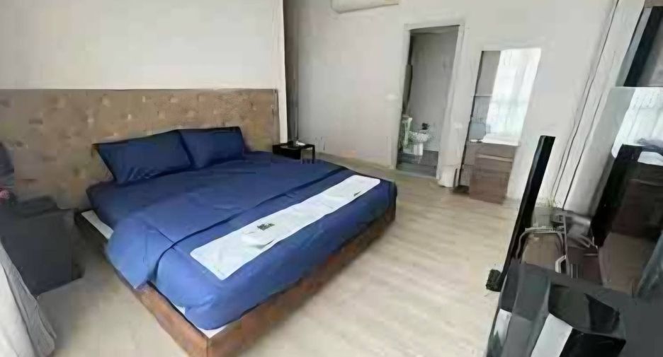 For sale and for rent 4 bedrooms condo in Watthana, Bangkok