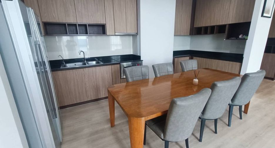 For sale and for rent 4 bedrooms condo in Watthana, Bangkok