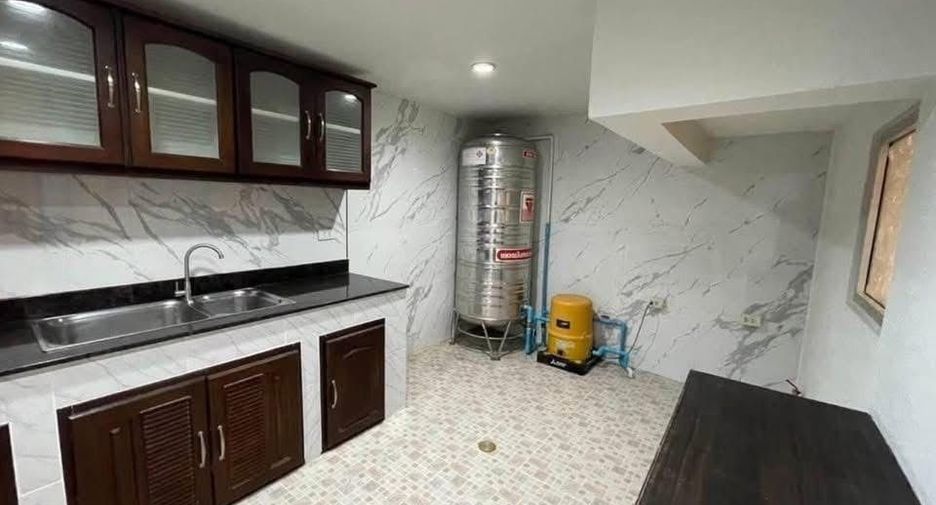 For rent 3 bedrooms house in Prawet, Bangkok