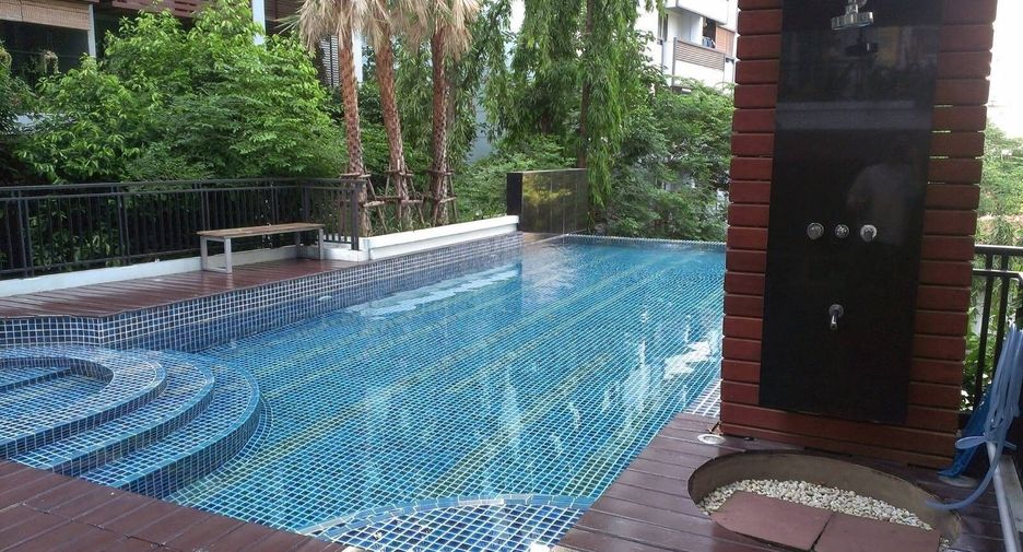 For sale and for rent studio condo in Phra Khanong, Bangkok