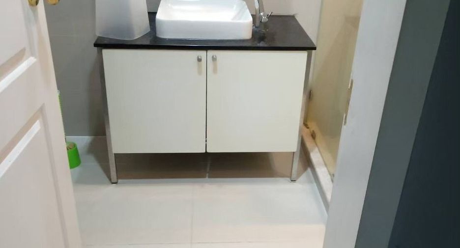 For sale and for rent studio condo in Phra Khanong, Bangkok