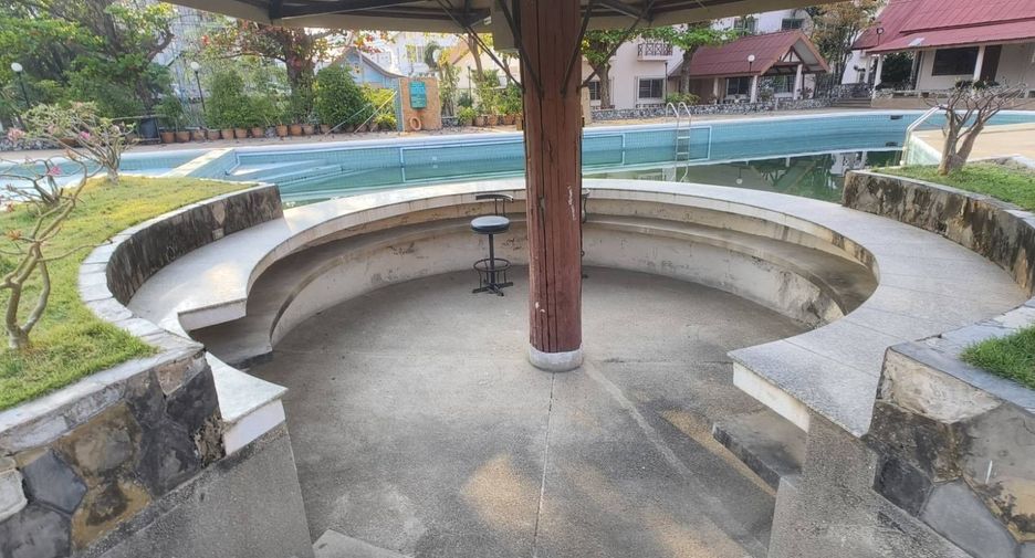 For sale 64 bedrooms hotel in Bang Lamung, Chonburi