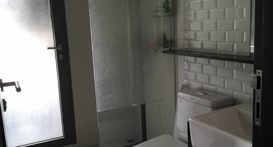 Wohnung zur Miete mit 2 Zimmer in Pathum Wan, Bangkok