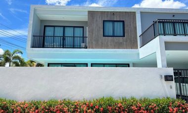 À louer 3 chambres villa à Bang Lamung, Chonburi
