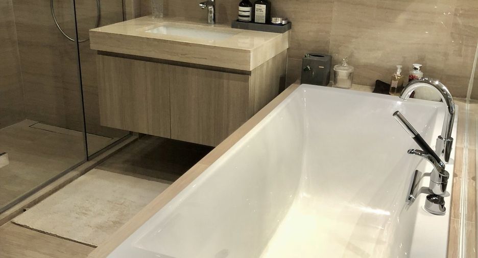Condo en venta de 2 habitaciones en Khlong Toei, Bangkok