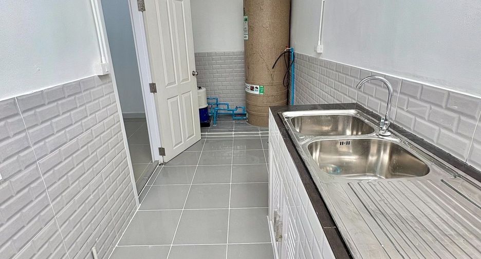For sale 3 bedrooms townhouse in Sai Mai, Bangkok