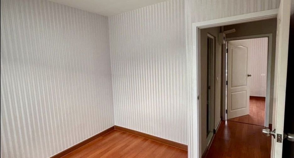 For sale 3 bedrooms townhouse in Sai Mai, Bangkok