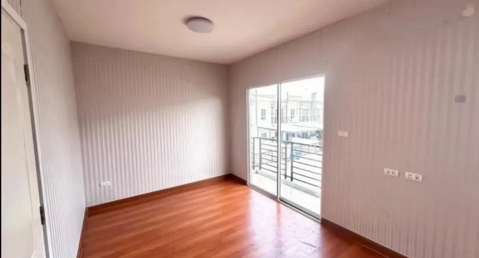 For sale 3 bedrooms townhouse in Sai Mai, Bangkok