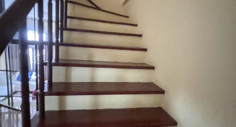 For sale 3 bedrooms townhouse in Wang Thonglang, Bangkok