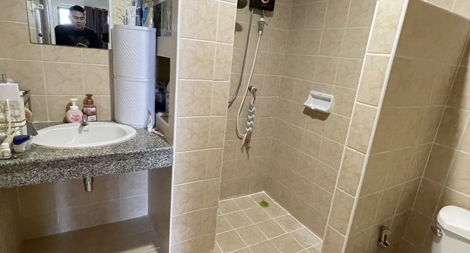 For sale 3 bedrooms townhouse in Wang Thonglang, Bangkok