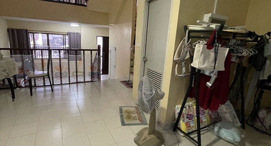For sale 3 bedrooms townhouse in Wang Thonglang, Bangkok