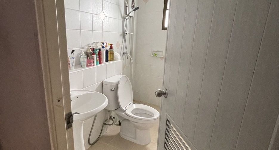 For sale 3 bedrooms townhouse in Wang Thonglang, Bangkok