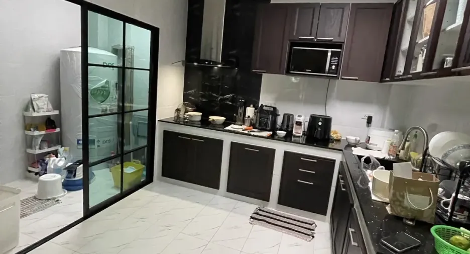 For sale 3 bedrooms townhouse in Wang Thonglang, Bangkok