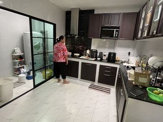 出售 3 卧室 联排别墅 在 Wang Thong Lang, 曼谷